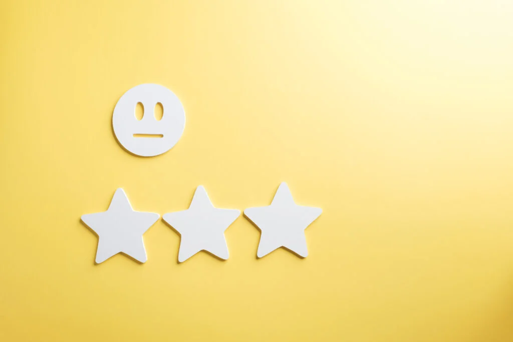3 sterne bewertung mit neutralem gesicht